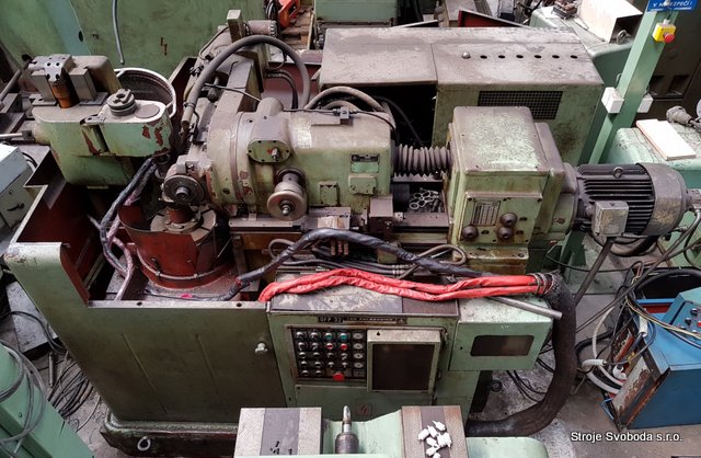 Frézka odvalovací na čelní ozubení OFP 32 (Tos Celakovice OFP 32  Vertical gear hobbing machine (1).jpg)